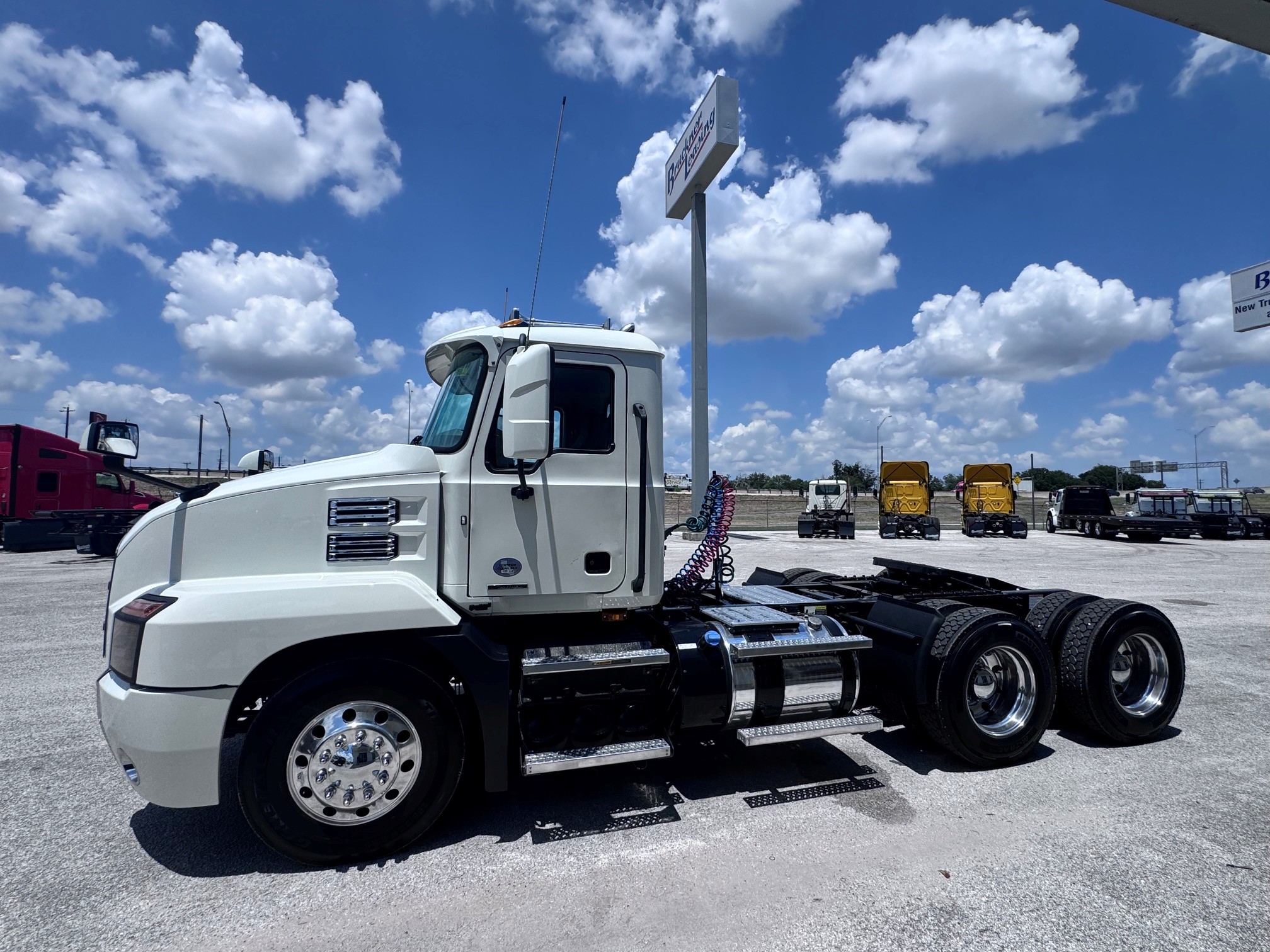 2020 Mack Anthem in San Antonio, TX — photo 5