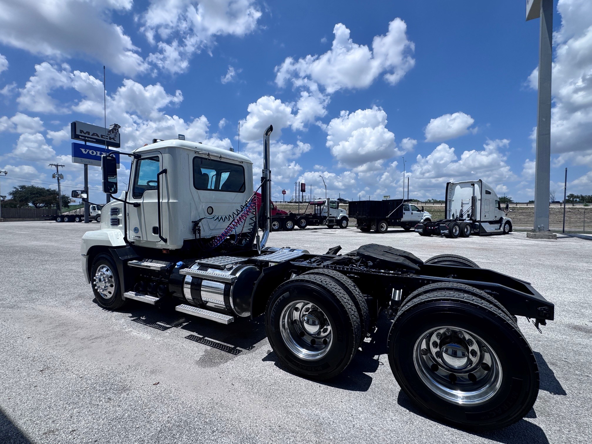 2020 Mack Anthem in San Antonio, TX — photo 8