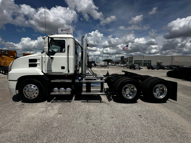 2019 Mack Anthem in San Antonio, TX — photo 4
