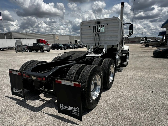 2019 Mack Anthem in San Antonio, TX — photo 7