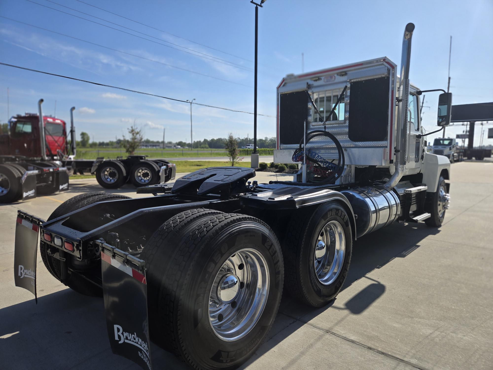 2020 Mack Pinnacle in Monroe, LA — photo 4