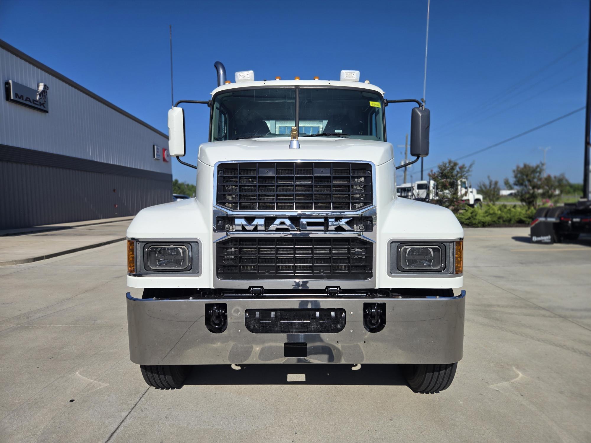 2020 Mack Pinnacle in Monroe, LA — photo 2