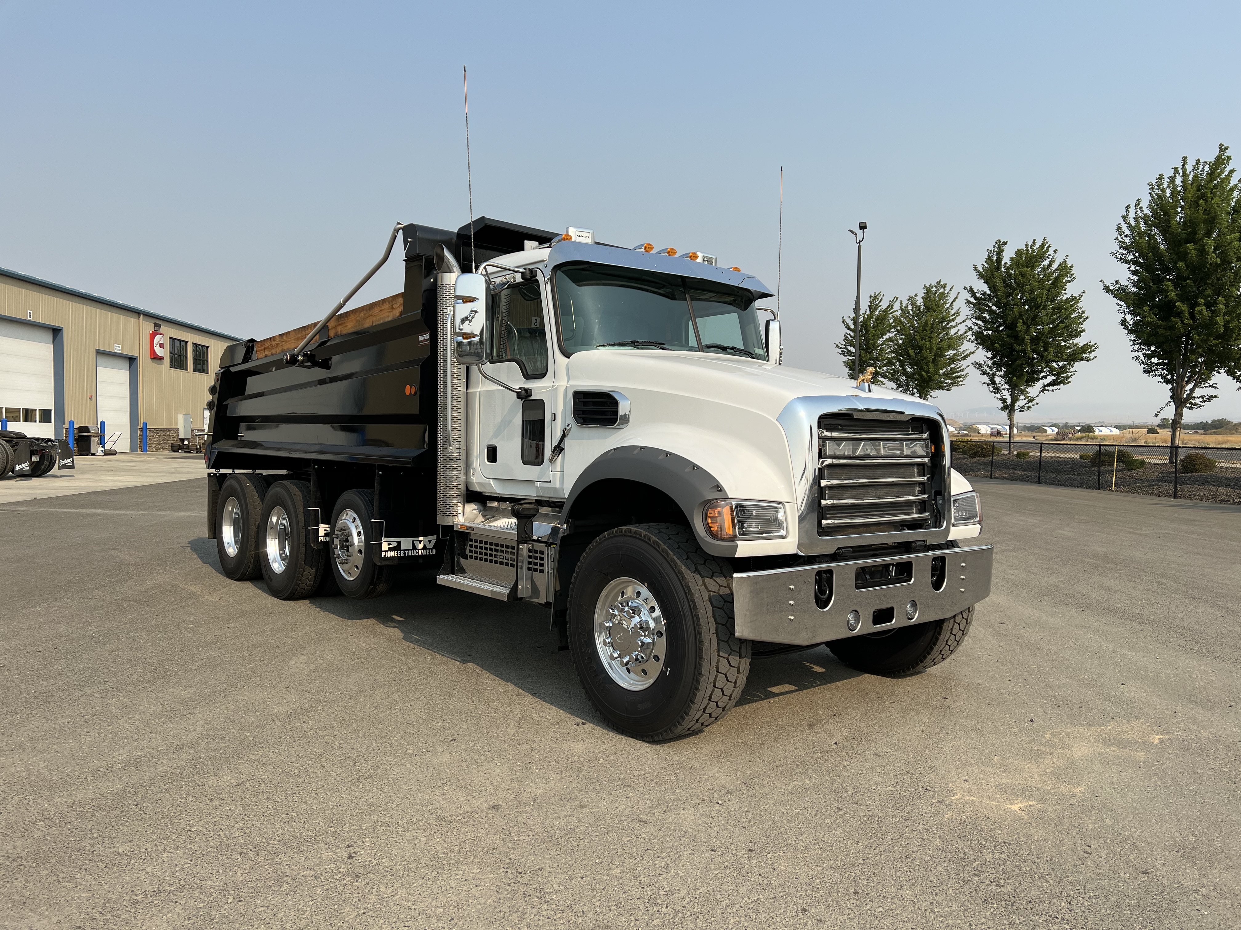 2027 Mack Granite in Ellensburg, WA — photo 3