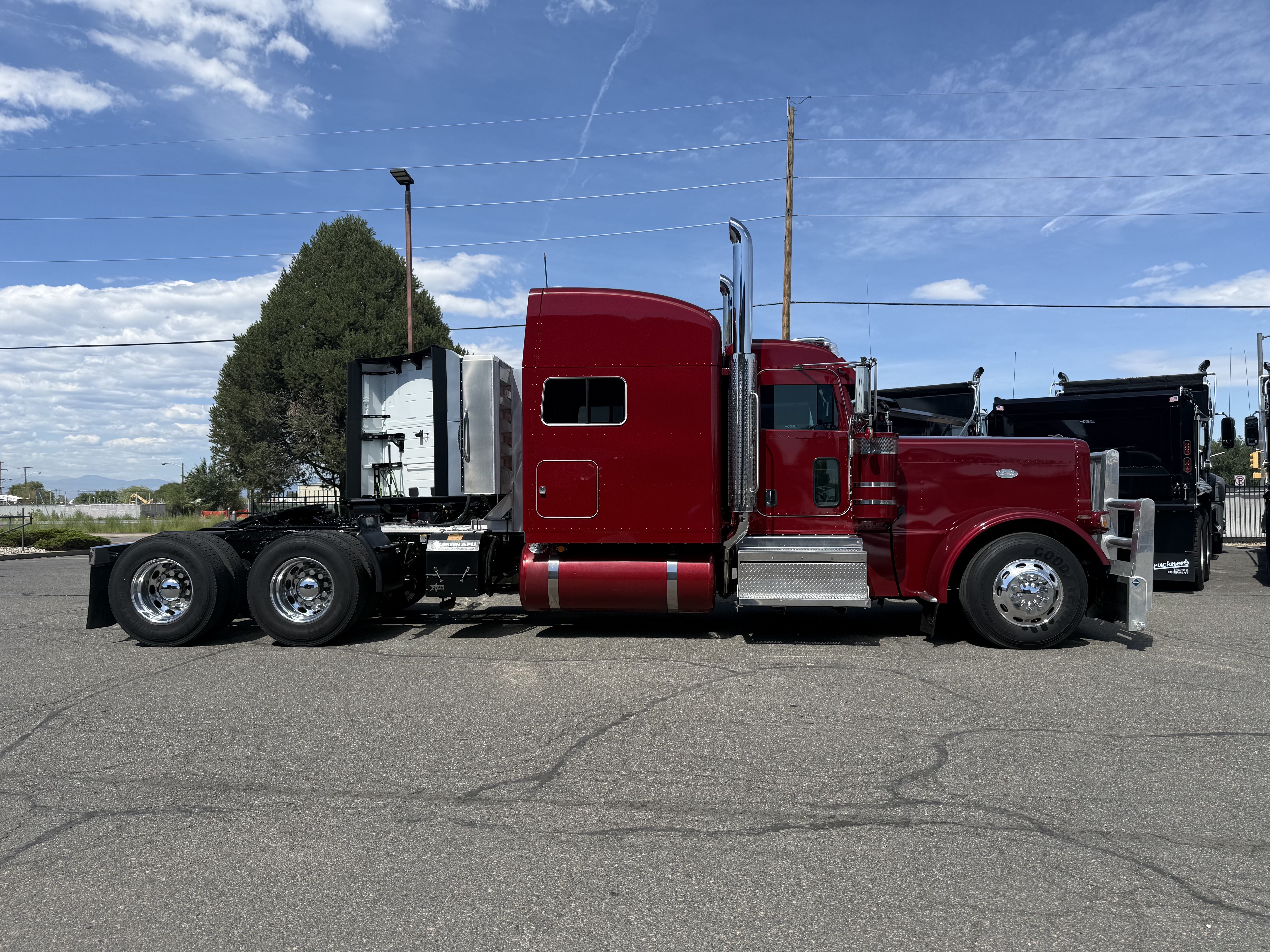2022 Peterbilt 389 in Denver, CO — photo 3
