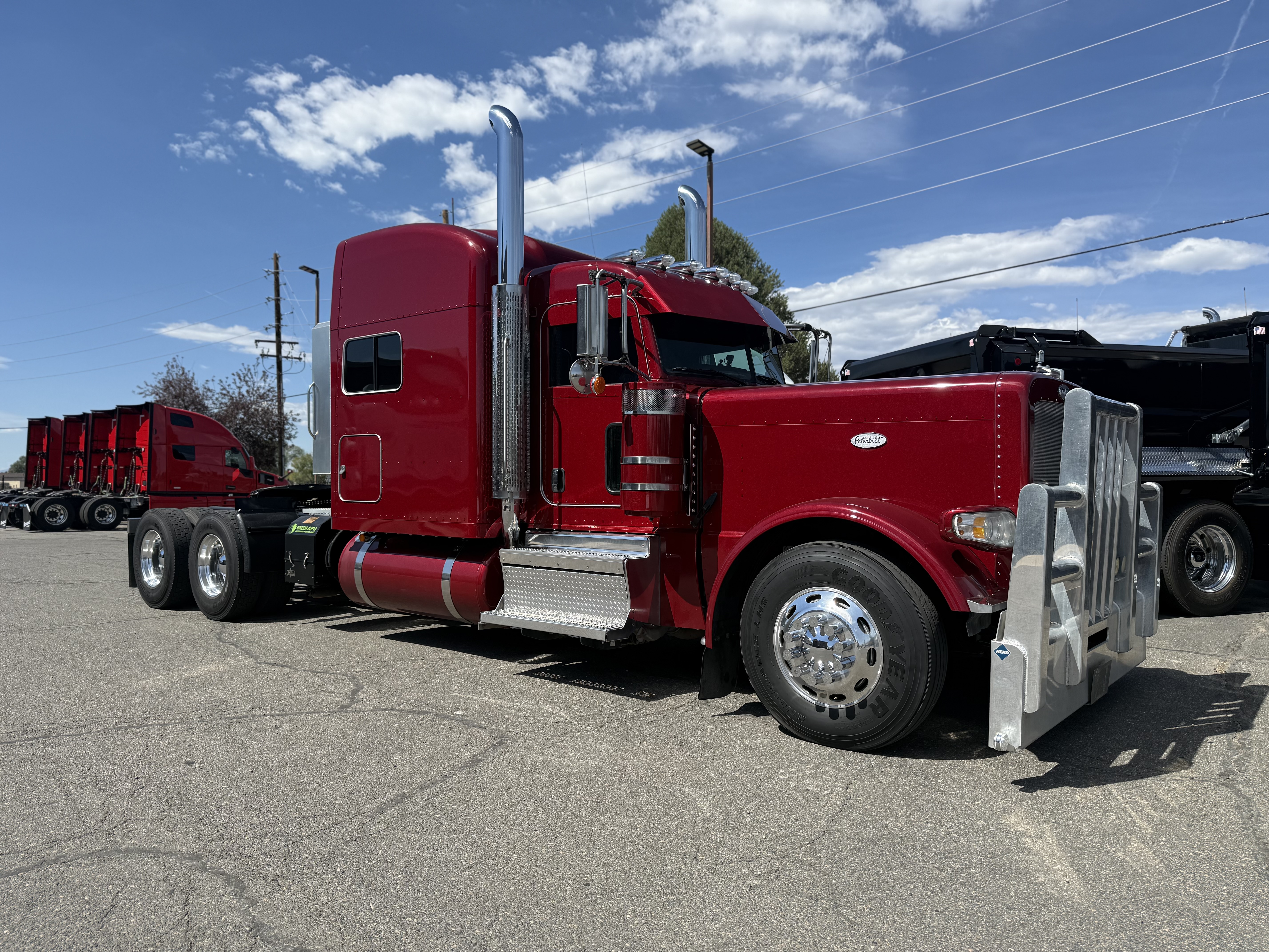 2022 Peterbilt 389 in Denver, CO — photo 2