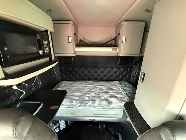 2021 Kenworth W990 — photo 7